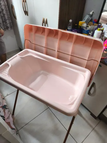 Banheira Rosa para menina conservada 