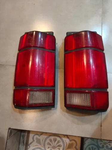 Par de lanternas traseiras Ford Explorer 94