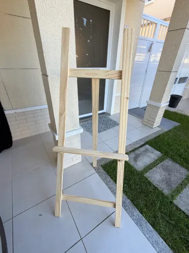 Cavalete para placa de recepção de festa