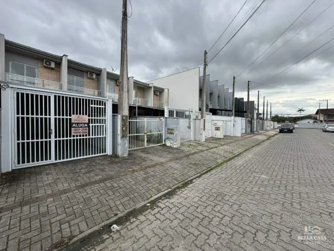 Casa com 02 quartos para alugar no Jardim Iririú