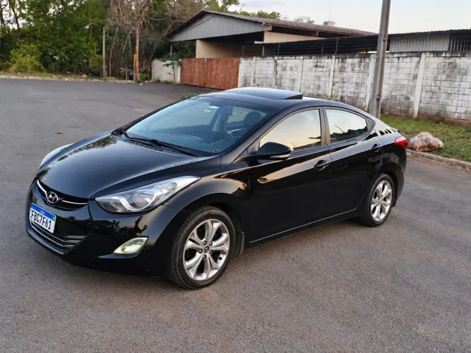Hyundai Elantra GLS 1.8 16V Aut. 2012