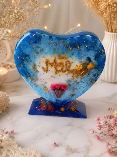 "Essência de Mãe" Peça artesanal feita em resina, com flores e detalhes únicos...