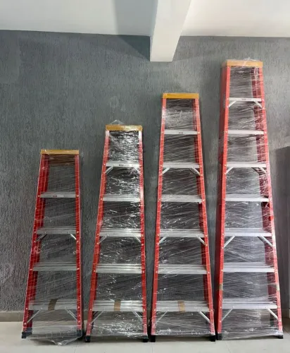 Escada tesoura acesso simples