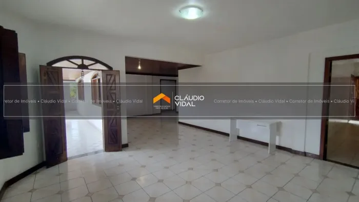 Ponto Comercial ou Moradia: Excelente localização , amplo e pronto para utilização em Muss
