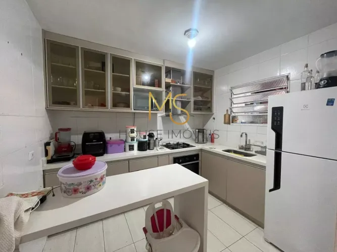 Casa para venda, com porteira fechada, com 2 dorms, cozinha planejada, quintal e garagem c