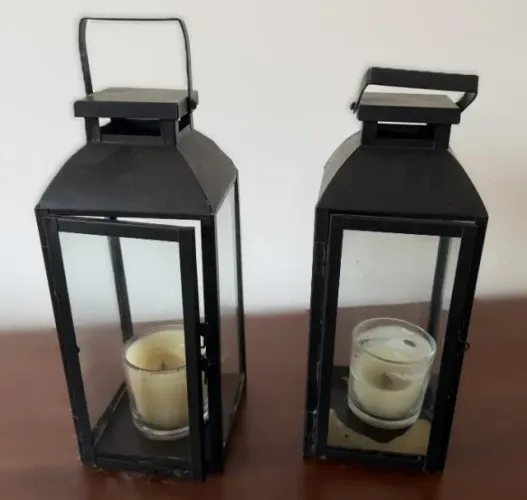 Par de Lanternas Decorativas Pretas em Metal e Vidro
