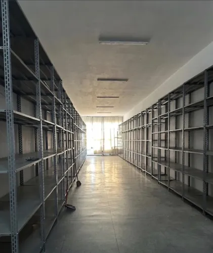 Prateleiras de aço