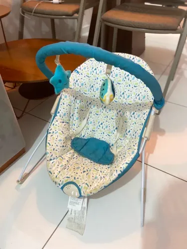 Cadeira de balanço de bebê 