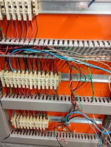 Quadros elétricos para venda usados.