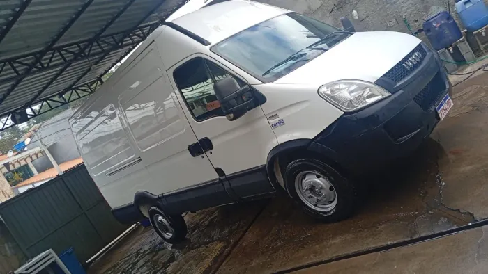Iveco Daily Furgão 30-130 2.3 12m³ (die)(e5) 2018