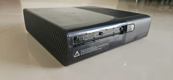 Xbox 360 Super Slim (p/ conserto)