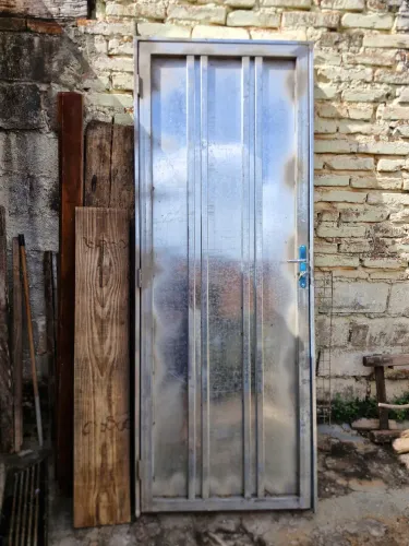 Portão/Porta galvanizada 80x210 (Nova)