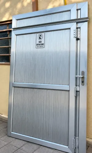 Portão de alumínio seminovo * retirar no local *