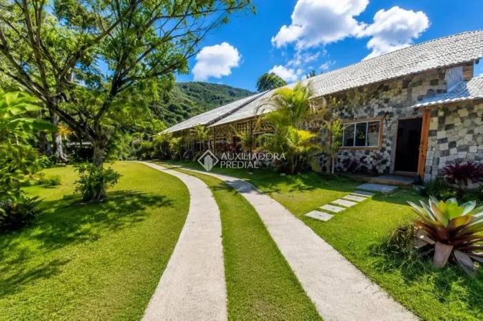 Casa em Condomínio com 2 quartos, 1 vaga e 70m² para alugar por R$ 5.400