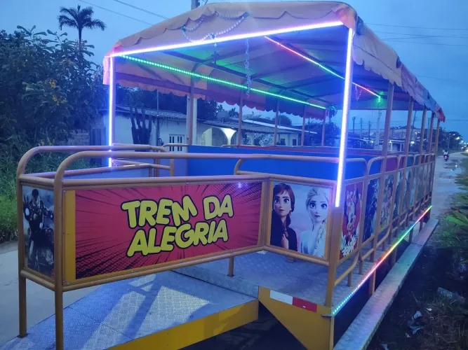 Trenzinho da alegria e Toyota bandeira