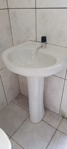 Pia banheiro, janela, porta , pia inox