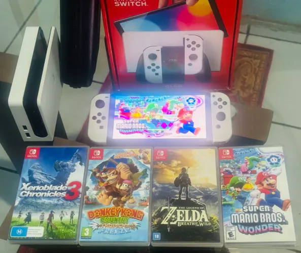 Nintendo Switch OLED + 4 Jogos e case, perfeito estado!