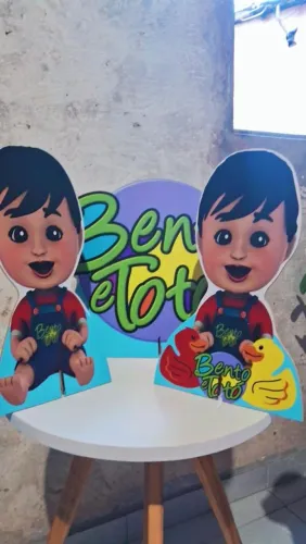 Vendo 5 display novos ideal para decoração de aniversário