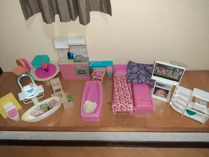 Moveis da Barbie + casinha 