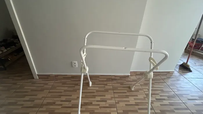 Vendo banheira de neném com suporte em excelente estado
