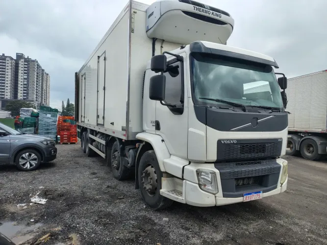 Volvo Vm 330 8x2 bitruck