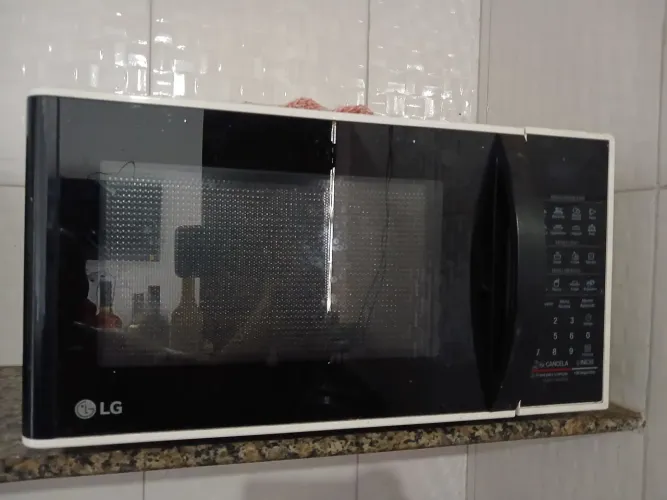 Vendo para conserto ou retirada de peças, micro-ondas LG