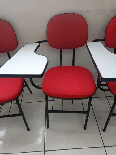 Cadeiras universitária com porta livros