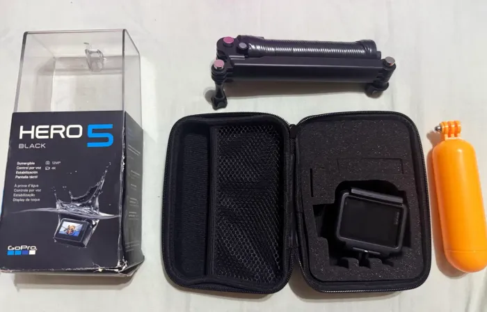 GoPro Hero 5 Black com acessórios 