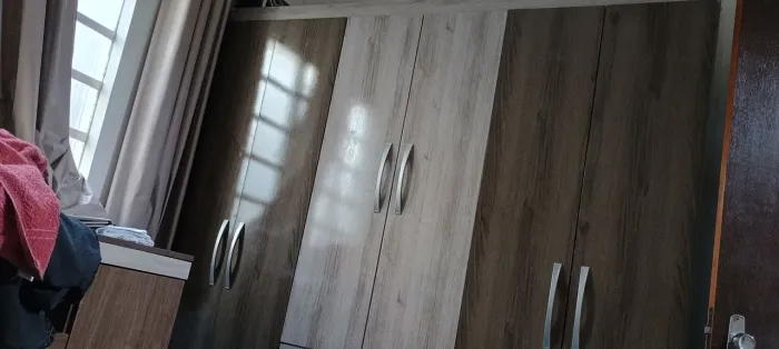 Guarda roupa 6portas e 3 gavetas