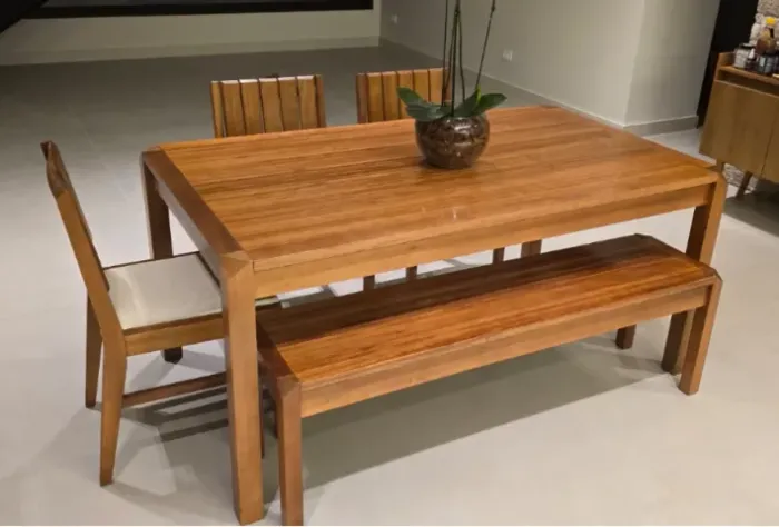 Mesa de Jantar madeira maciça - 6 Lugares