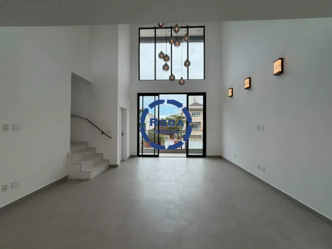 Casa Sobreposta Alta Duplex | Embaré | 230 m² | Piscina Privativa | Churrasqueira | 2 Vaga