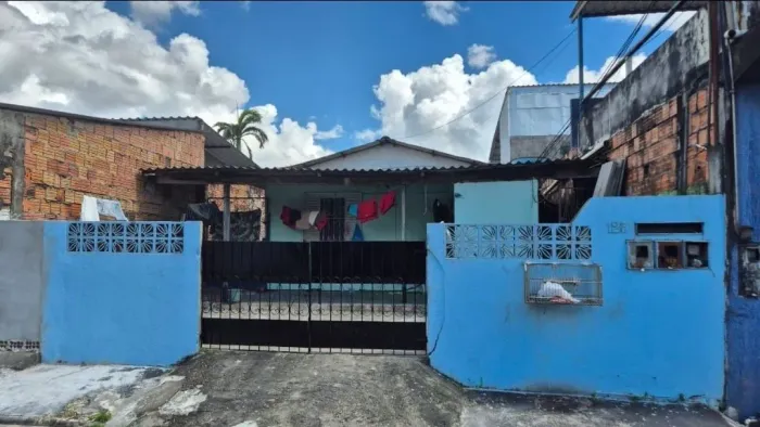 Vendo casa com 3 kitnet 130 mil