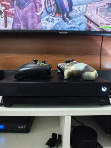 Xbox One X + HD 2TB