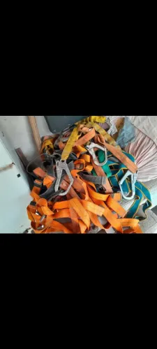 Cintos de segurança usados o conjunto.