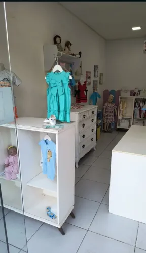Repasso móveis e estoque de roupa infantil 