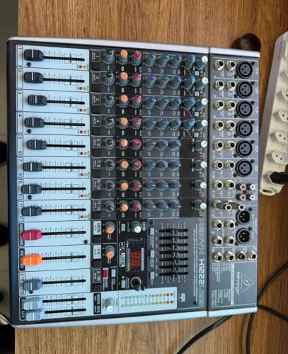 Console Behringer X1222usb Xenyx De Mistura 100v/240v
