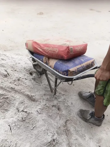Preciso de ajudante de pedreiro experiente para uma obra no bairro Âncora em Rio das 