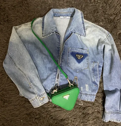 Jaqueta cropped prada jeans
