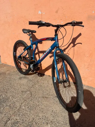 Bicicleta aro 26 com marcha TOP 