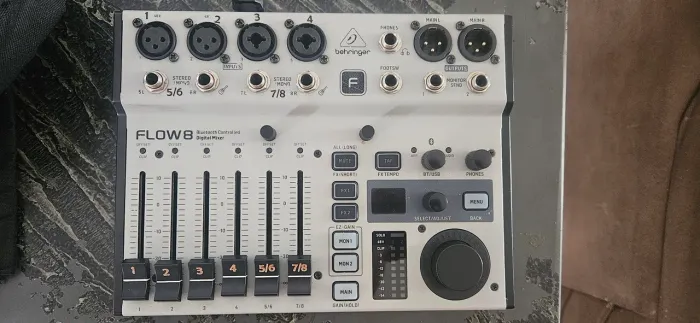 Behringer flow8