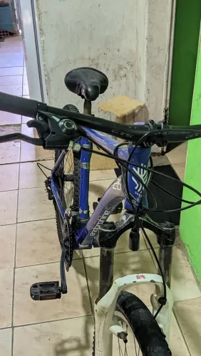 Bicicleta, Bike Aro 26 Modelo esportivo downhill usada tudo funcionando 