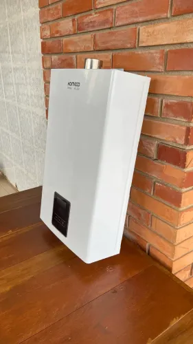 Aquecedor a Gás Komeco Prime KO 21D GLP - Completo com todas as conexões.