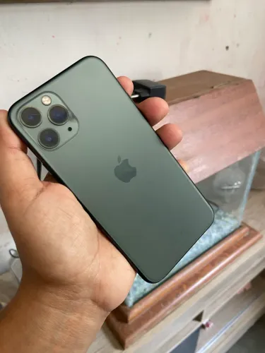 iPhone 11 Pro verde meia noite