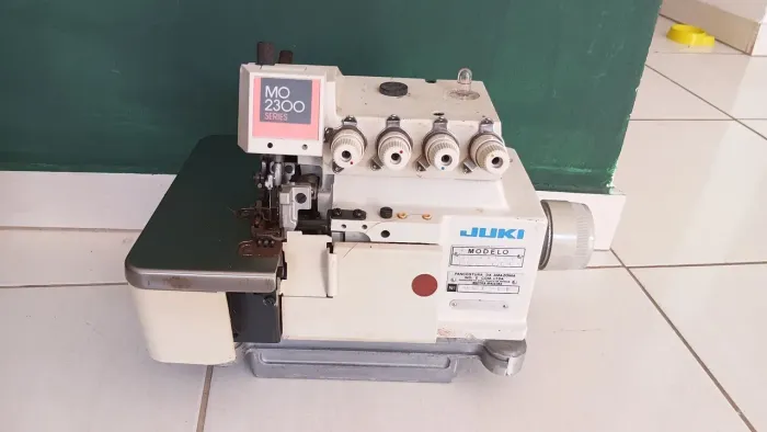 Máquina de costura usada