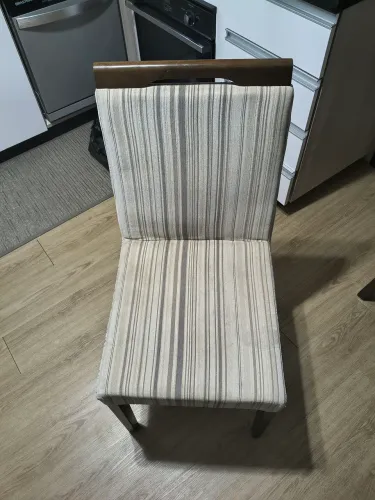 Mesa com 04 cadeiras