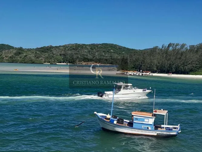 Casa à venda em Cabo Frio, Passagem, com 6 Suítes e de frente pra Ilha do Japonês