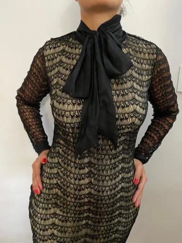 PROMOÇÃO: Vestido de Renda com Gola Laço