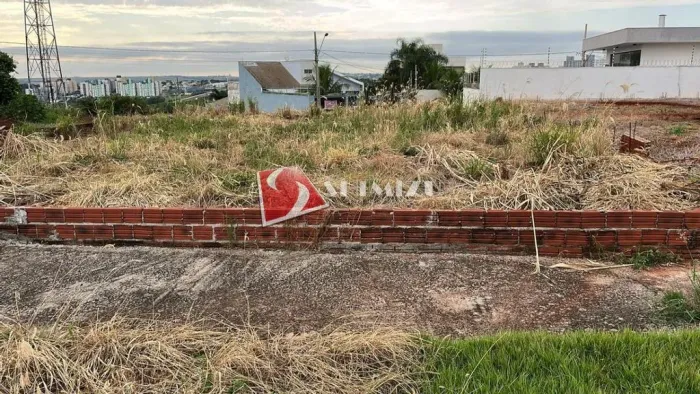 Terreno à venda em Maringá, Jardim Dias II, com 422.15 m²