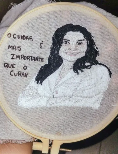 Fotografia Bordada Personalizada com Foto e Frase | Quadro Bordado à Mão Sob Encomenda
