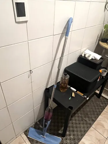 Mop Spray Celeste om Reservatório Integrado e Refil de Microfibra Lavável 